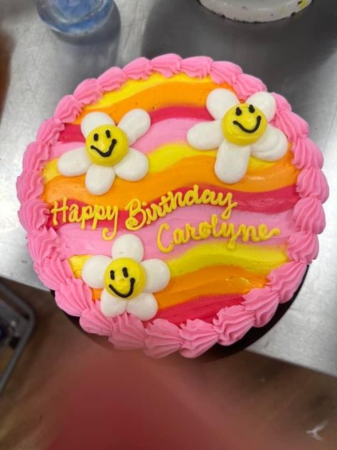 Unique Cake Decorating Ideas, Groovy Cake Ideas, Groovy Cake, Everyday Cakes, Floral Cake Design, Pastry Ideas, Cookie Cake Decorations, Sheet Cake Designs, 7 Cake