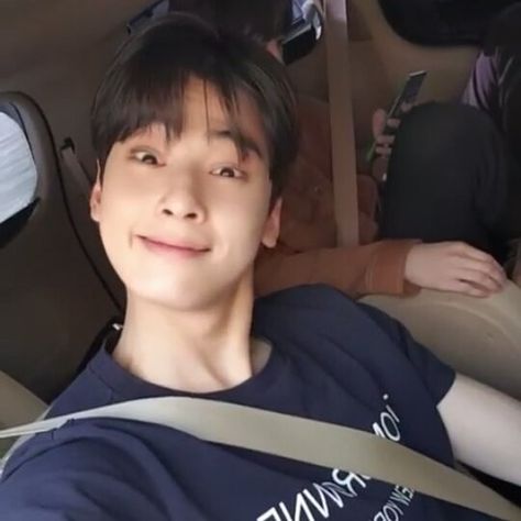 Cha Eunwoo Funny Face, Cha Eunwoo Funny, Cha Eun Woo Funny Face, Cha Eun Woo Funny, Bobby Brown Stranger Things, Kdrama Funny, Cha Eun Woo Astro, Eun Woo Astro, Lee Soo