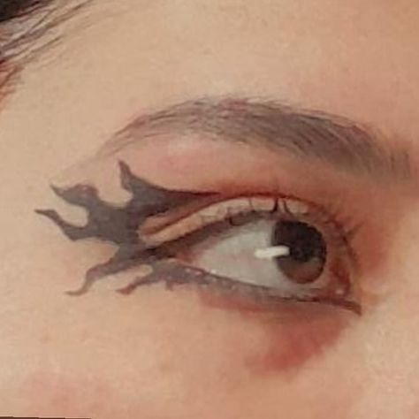 It's an style of eyeliner, I used black eyeliner and it reminds of fire, so I think we can call a black fire eyeliner .
The photo shows an brown eye open, and it's painted with an eyeliner just how I described before. Fire Eyeliner, Black Flame, Black Fire, Golden Glow, Makeup Art, Makeup Inspo, Eyeliner, Eye Makeup, Makeup