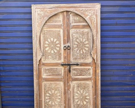 Magic 2 Wall Mount Concealed Sliding System for Wood Doors - Etsy Saudi Arabia Carved Front Door, Carved Wooden Door, Moroccan Doors, Art Marocain, Moroccan Door, Carved Door, Rich Art, Reclaimed Doors, Moroccan Art