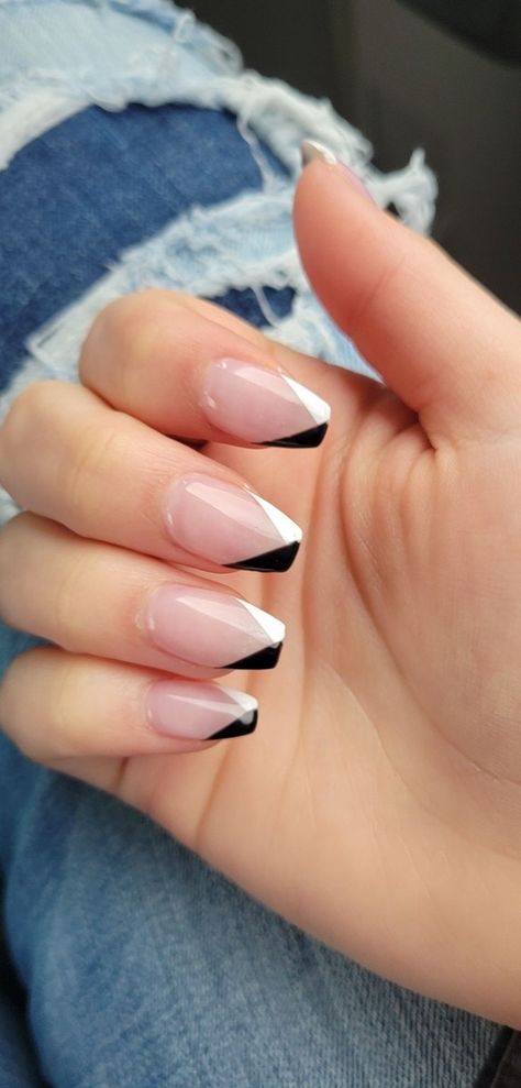 White And Black French Tip Nails Almond, Black And White Acrylic Nails French Tip, Black White Tips Nails, Gel Black And White Nails, Black And White French Tips Coffin, White And Black Nails French Tip, French Tip Nails Diagonal, Black And White Acrylic Nail Ideas, Black Nails With White Tips French Manicures