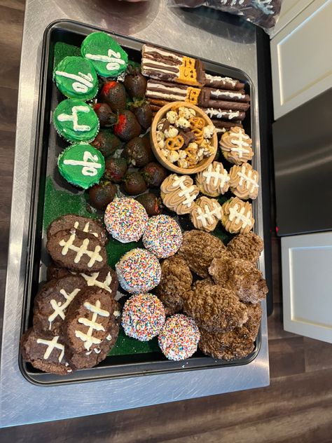 Football Sweet Charcuterie Board, Football Desserts, Superbowl Desserts, Football Theme Party, Charcuterie Inspiration, Charcuterie Board, Party Planning, Party Themes, Baking