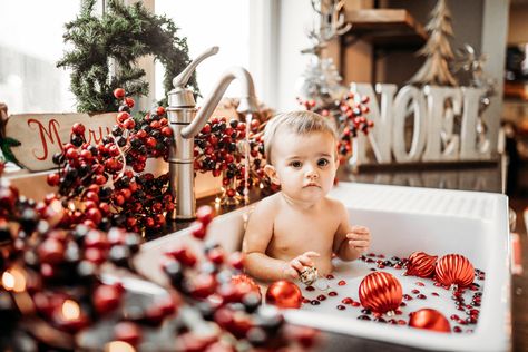 Family Christmas Pictures With 6 Month Old, Christmas Themed 6 Month Pictures, December Baby Month Picture, Milk Bath Christmas Photography, 6 Month Baby Christmas Picture Ideas, 9 Month Christmas Photos, Christmas 6 Month Photos, Winter 1st Birthday Photo Shoot, 6 Month Christmas Pictures Baby