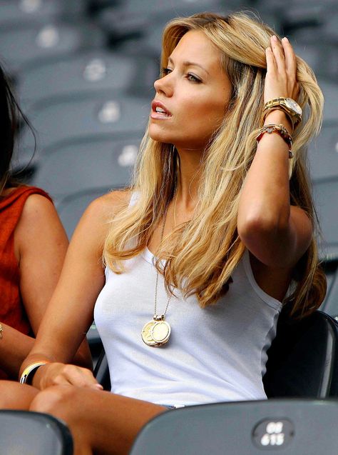 Sylvie-Van-der-Vaart-Rolex Hot Fan, Soccer Girl, Gold Watch, Rolex, New Baby Products, Blonde, Women Wear, Actresses, Models