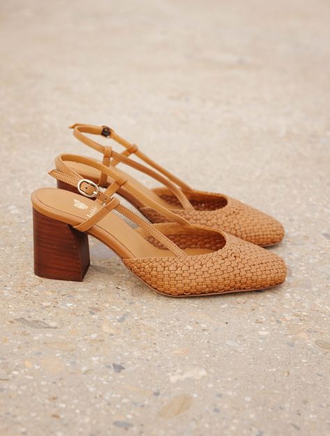 Discover our Bobbies women's Heeled Sandals for the spring-summer season. Fall for the Madara model in Summer Camel colour Camel Shoes, Summer Shoes For Women, Boots Leopard, Summer Shoes Sandals, Dr Shoes, Shoe Inspiration, Slingback Sandals, Only Shoes, Boots Knee