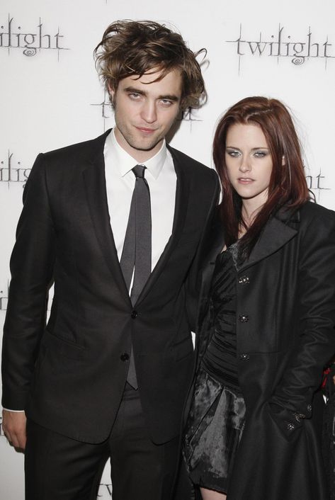 Kristen Stewart Twilight, Twilight Vibes, Kristen And Robert, Twilight 2008, Twilight Saga Series, Robert Pattinson Twilight, Twilight Cast, Robert Pattinson And Kristen, Twilight Pictures