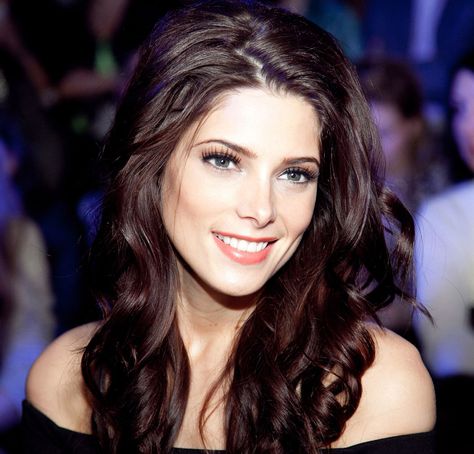 Ashley Greene Ashley Green, Alice Cullen, Ashley Greene, The Twilight Saga, Girl Crushes, Woman Crush, Great Hair, Dark Hair, Pretty Face