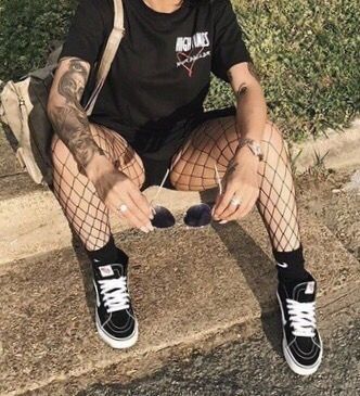 Vans And Fishnets Outfit, Fishnet With Shorts Outfit, Guys With Fishnets, Fishnets And Shorts Outfits, Flee Outfits, Shorts With Fishnets Outfits, Fish Nets Outfit, Fishnets With Shorts, Fishnet Outfit Baddie