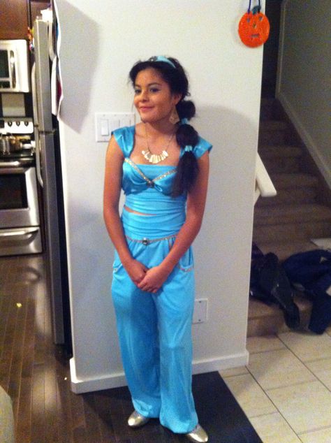 Homemade princess jasmine costume Modest Jasmine Costume, Jasmine Halloween Costume Diy, Diy Jasmine Costume, Diy Princess Jasmine Costume, Princess Jasmine Costume Diy, Jasmine Princess Costume, Jasmine Halloween Costume, Costume Homemade, Princess Jasmine Costume