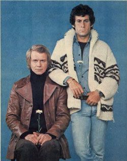 There was a fashion around at the time to have a Starsky cardi Starsky And Hutch, Paul Michael Glaser, Famous Duos, David Soul, 70s Tv Shows, Starsky & Hutch, Movies And Series, Old Shows, Old Tv Shows