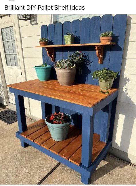 Planting Bench Diy Potting Tables, Garden Table Diy Outdoor, Diy Planting Table, Plant Potting Station, Diy Plant Table Outdoor, Outdoor Dresser Ideas, Potting Tables Diy, Outdoor Potting Bench Ideas, Wooden Table Outdoor