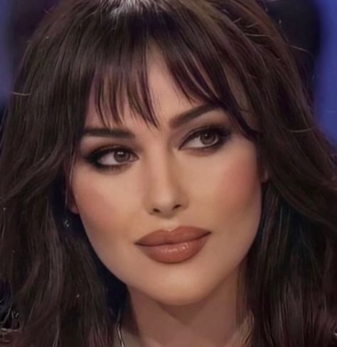 Italian Makeup Looks, Italian Makeup, Subtle Makeup, Italian Beauty, Monica Bellucci, Pretty Selfies, Makeup Trends, Woman Face, Maquillaje De Ojos