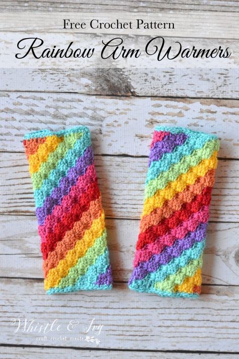 Crochet Boots Free Pattern, C2c Projects, Gloves Tutorial, Crochet Arm Warmers, Arm Crocheting, Crochet Hand Warmers, Crochet Mitts, Crochet Wrist Warmers, Trendy Knitting