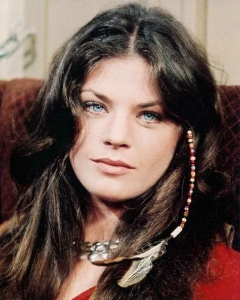 V I N T A G E 🌹 on Instagram‎: "Meg Foster is an American actress. Her first role came about in 1969, she worked throughout the 1970s, 1980s and 1990s. Foster's striking pale-blue eyes were dubbed "the eyes of 1979" by Mademoiselle magazine. In a newspaper interview that year, she said in her opinion, her eyes were not "so distinctive". However, some film and television producers had Foster wear contact lenses to lessen what they considered her eyes' "distractive" effect. ميج فوستر ، ممثلة أمري Bill Cosby Show, Meg Foster, Pale Blue Eyes, Most Beautiful Eyes, Emergency Room, Movie Photo, Beautiful Eyes, Dark Hair, Old Hollywood