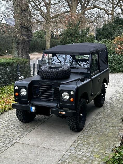 1972 Land Rover Series 1 - 3 - Short Version Soft Top | Classic Driver Market Landrover Series 3, Series 1 Land Rover, Land Rover Series 2, Land Rover Series 3 Restoration, Old Land Rover Vintage, Land Rover Serie 1, Land Rover Series 3, Vintage Transportation, Sell Car