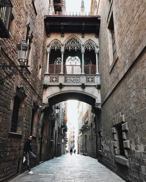 Gothic Quarter ~ Barcelona ~ Spain ~ 📸@sezyilmaz ~ Architecture et design Gothic Quarter Barcelona Pictures, Gothic Barcelona, Perspective Sketches, Gothic Quarter Barcelona, 3 Point Perspective, Barcelona Pictures, Barcelona Aesthetic, Perspective Sketch, Gothic Quarter