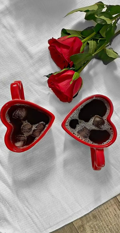 Visual Wallpaper, Red Mood, Red Aesthetics, Coffee Instagram, Flower Gift Ideas, Valentines Roses, Wallpaper Red, Aesthetic Red, Bead Charms Diy