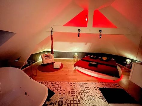 Redroom - Weekend érotique près de Valenciennes Red Lights Bedroom, Lofted Cabin, Red Room Decor, Dungeon Room, Spa Jacuzzi, Nightclub Design, Jail Cell, Dark Portrait, Red Rooms