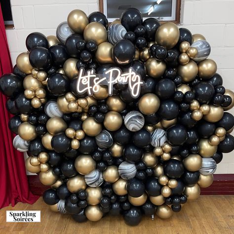 Balloon Wall With Neon Sign, Black And Gold Balloon Wall, Graduation Balloon Wall, Black Balloon Wall, Baloon Wall, Balloons Graduation, Balloon Walls, Marble Balloons, 86 Birthday