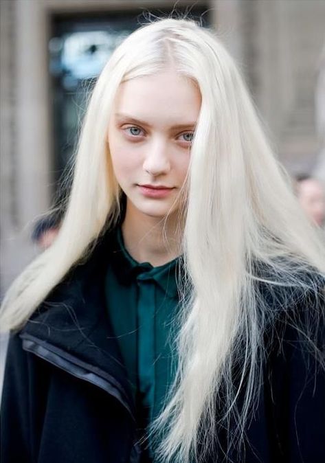 Pale Skin Beauty, Blonde Hair Pale Skin, Nastya Kusakina, Balayage Straight, Bleach Blonde Hair, Platinum Hair, White Blonde, Bleach Blonde, Long Blonde