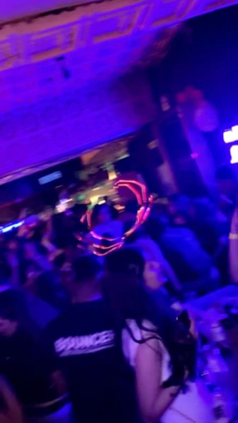 Chandigarh Club Snapchat Story, Club Video Nightclub Snapchat, Club Videos Nightclub, Cigratte Wallpaper, Club Dancing, Club Nightclub, Indian Clubs, Party Night Club Aesthetic, Night Club Aesthetic