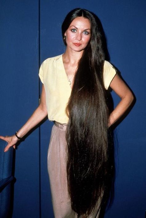 Crystal Gayle Hair, Crystal Gayle, Woman With Long Hair, Extremely Long Hair, Long Hair Pictures, Lustrous Hair, Really Long Hair, Hair Icon, Super Long Hair