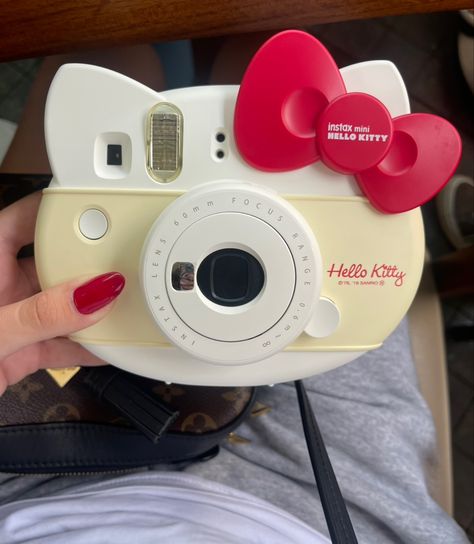 Hello Kitty Instax, Aesthetic Apps Games, Hello Kitty Bedroom, Instax Mini Camera, Kitty Clothes, Overlays Cute, Cute Camera, Hello Kitty Clothes, Retro Gadgets