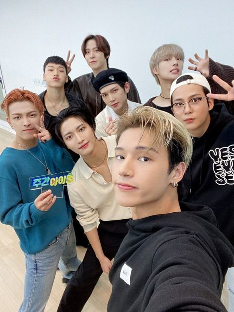 Ateez Group Photo, Ateez Official, Pirate Kids, Choi Jong-ho, Kang Yeo-sang, Jeong Yun-ho, Song Min-gi, Weekly Idol, Park Seong-hwa