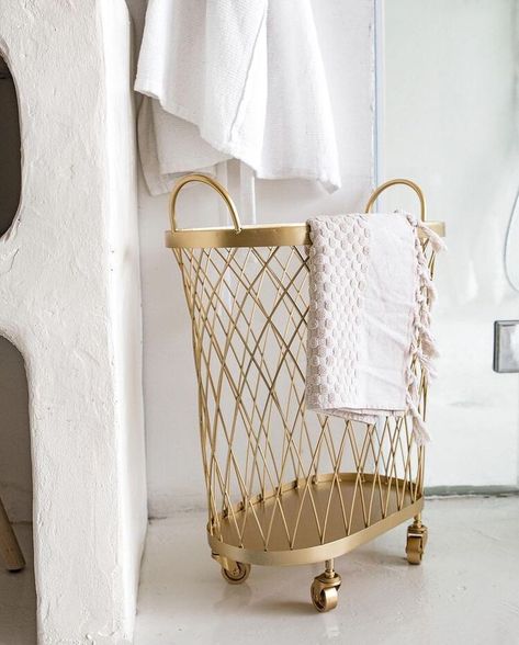 Rangement Makeup, Gold Bathroom Accessories, Decor Studio, Stunning Bathrooms, Elegant Bathroom, House Room, Laundry Hamper, Dream House Decor, Bathroom Interior Design