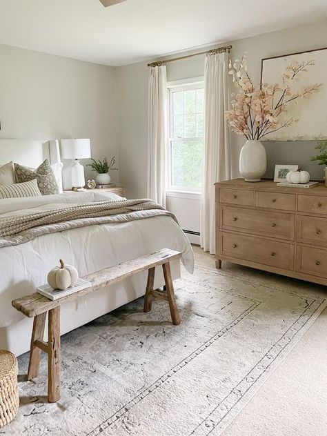 17 Cozy Farmhouse Bedroom Ideas You'll Absolutely Love Modern Farmhouse Bedroom, Apartment Decoration, Deco Studio, Creative Bedroom, Master Bedrooms Decor, Room Inspiration Bedroom, Aesthetic Bedroom, Guest Bedrooms, Bedroom Colors