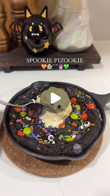 Michelle Llorente on Instagram: "a pizookie but make it… spooky 👻  my take on @inbloombakery_ “Halloween Cookie” recipe!  #pizookie #spookyseason #spookytreats #halloweentreats #dessert" Pizookie Recipe, Halloween Cookie Recipes, Magic Shell, Halloween Cookie, Spooky Treats, Fall Foods, Healthy Fall, Halloween Cookies, Cookie Recipe