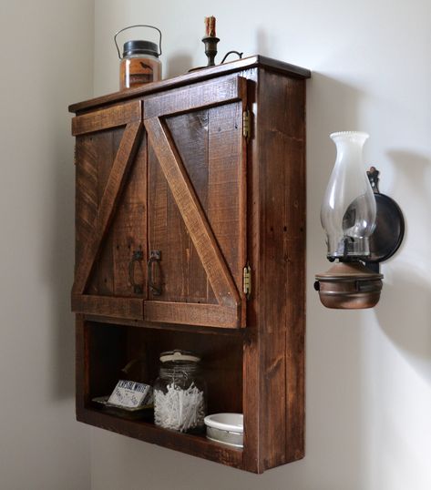 Farmhouse Medicine Cabinets, Rustic Medicine Cabinets, Homemade Medicine, Wood Bathroom Cabinets, Bathroom Cabinets Diy, Wood Medicine Cabinets, Diy Medicine, Bathroom Wall Cabinets, Wooden Pallet Projects