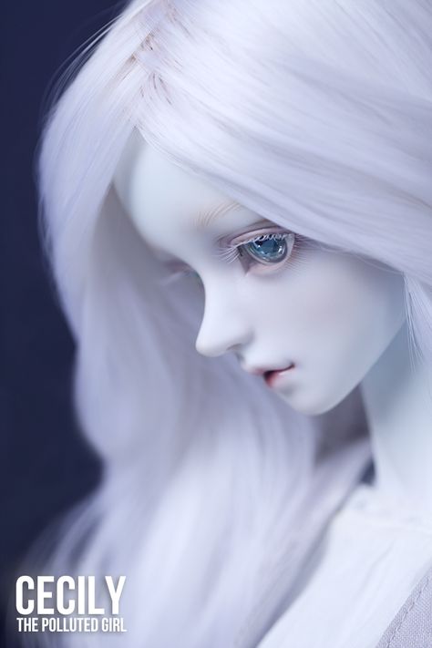 Bjd Doll Side Profile, Dolly House, Alien Drawings, Bjd Dolls Girls, Blue Skin, Doll Aesthetic, Doll Eyes, White Face, Bjd Doll