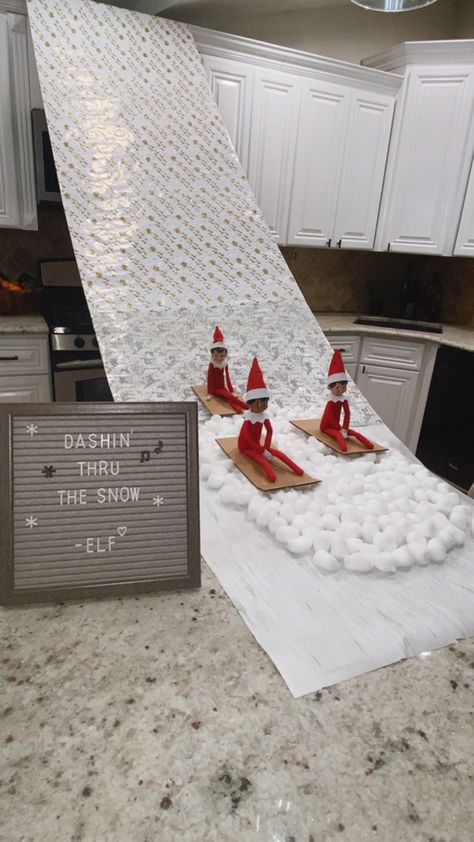 Elf On The Shelf Arrival Back, Elf On The Shelf Ideas Simple, Elf On The Shelf Arrival Ideas, Friendsgiving Aesthetic, Aesthetic Thanksgiving, Elf Ideas Easy, Napkin Folding Ideas, Elf On The Shelf Idea, Thanksgiving Aesthetic