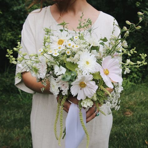 Affordable Bridal Bouquet, Meadow Bridal Bouquet, White Cosmos Flowers Wedding Bouquets, Daisy Eucalyptus Bouquet, White Cosmos Bridal Bouquet, Chamomile Flowers Wedding, Feverfew Wedding Bouquet, Chamomile Wedding Flowers, Chamomile Bridesmaid Bouquet