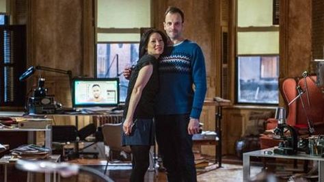 Jonny Lee Miller spotted in our Salty Sea Fair Isle crewneck sweater, on "Elementary" with Lucy Liu on CBS. Elementary Brownstone, Elementary Series, Elementary Tv Show, Cbs Elementary, Sherlock Holmes Elementary, Elementary Tv, Elementary Sherlock, Elementary My Dear Watson, Jonny Lee Miller