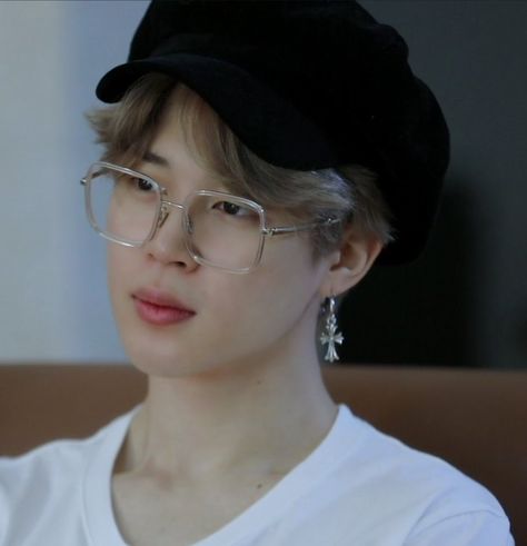 tani on Twitter: "pretty boy in his beret and specs… " Jimin In Glasses, Jimin Glasses, Jimin Selca, Park Jimin Cute, Bts Park Jimin, Hoseok Bts, Park Jimin Bts, Bts Suga, Bts Photo