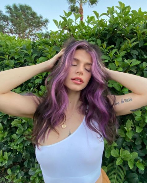 now THAT is a money piece 💸 | Instagram purple money piece hair balayage brunette Brunette With Colored Money Piece, Brown Hair With Lavender Money Piece, Money Piece Purple Hair, Brown Hair Purple Money Piece, Coloured Money Piece, Light Purple Money Piece Hair, Brown Hair With Purple Money Piece, Money Piece Purple, Money Piece Hair Balayage