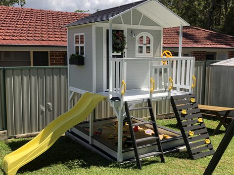 Boys Cubby House, Painted Cubby House, Cubby House Ideas, Playhouse Kids, Diy Kids Playground, Kids Cubby Houses, Kids Cubbies, Garden Playhouse, Kids Backyard Playground