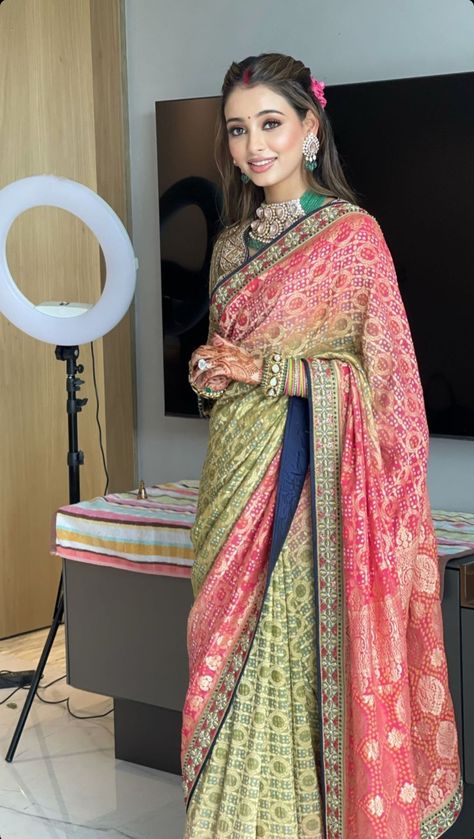 Newly Bride Saree, Newly Married Look Indian, Newly Married Saree Look, Lehenga Draping Styles, Wedding Wear Pakistani, Keep Smile, Long Tunic Dress, Indian Bridal Sarees, Latest Bridal Dresses