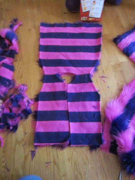 Diy Cheshire Cat Tail, Diy Cheshire Cat Costume Women, Cheshire Cat Diy Costume, Cheshire Cat Costume Diy, Diy Cheshire Cat Costume, Cheshire Cat Costume Kids, Work Halloween Costumes, Mad Monster Party, Theatre Camp