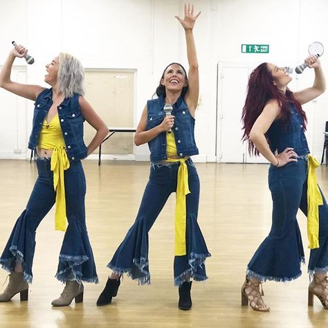 DANCING QUEENS! 💃 Guys, we learned a routine from the ACTUAL choreographers of Mamma Mia! Here We Go Again! Go watch it on YouTube.com/ClevverStyle Abba Costume Diy, Abba Fashion, Abba Costume, Mia Outfits, Donna Sheridan, Abba Outfits, Disco Outfits, Abba Costumes, Outfit Shein