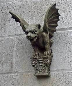 Eheh Gargoyle Statue, Gargoyles Art, Gargoyle Tattoo, Gothic Gargoyles, Ange Demon, Gothic Architecture, Magical Creatures, Green Man, Mythical Creatures