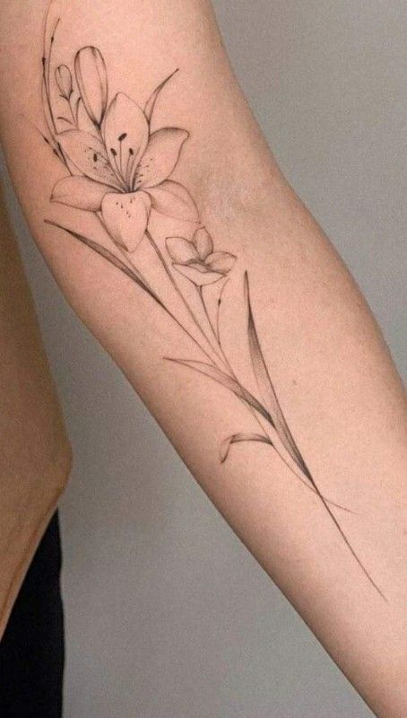 Lilly Back Tattoo Women, Amarilys Flower Tattoo, Calilily Flower Tattoo, Daylillies Tattoos, Day Lily Tattoo, Lily Tattoos For Women, Tiger Lily Tattoo, Stargazer Lily Tattoo, Lilly Flower Tattoo