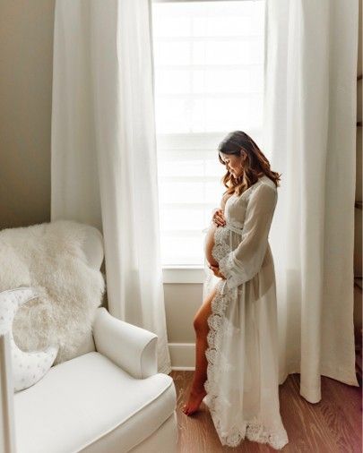 Maternity Shoot Outfit, Pregnancy Photo Shoot, Maternity Lounge Wear, Pregnancy Photo, Maternity Gowns, Stylish Maternity, White Chiffon, White Gowns, Maternity Shoot