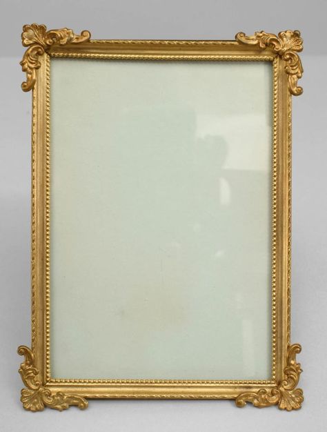 French Picture Frames, Old Picture Frames On The Wall, Gilded Picture Frames, Picture Frames Vintage, Antique Frames On Wall Ideas, Antique Painting Frame, French Frames, Antique Gold Picture Frames, Victorian Photo Frame