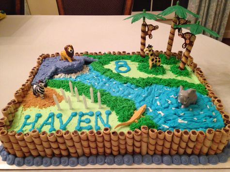 Safari Cake Diy Safari Cake, Safari Sheet Cake, Zoo Birthday Cake, Madagascar Party, Jungle Theme Cakes, Slab Cake, Animals Cake, Animal Themed Birthday Party, Safari Cake