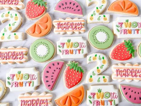 Twotti Fruity Outfit, Twotti Fruity Cookies, Twootie Fruity Party, Fruit Cookies Decorated, Twotti Fruity Birthday Cake, Twotii Fruitii, Twotti Fruity Party, Birthday Themes For Girls, Twotti Fruitti