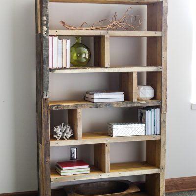 Bookshelf Pallet, Bookshelves Wood, Diy Bookshelf Design, Diy Bookshelf Plans, Wood Crate Shelves, Pallet Bookshelf, Nails Tools, Rustic Bookshelf, Diy Bookshelf