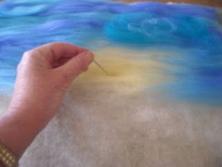 sue forey fibre art: Painting with fibres, how to make a felt picture. 1. Wet Felting Tutorial, Tactile Art, Sheep Crafts, Needle Felting Diy, Wet Felting Projects, Felt Pictures, Needle Felting Tutorials, Christmas Felt, Free Motion Embroidery